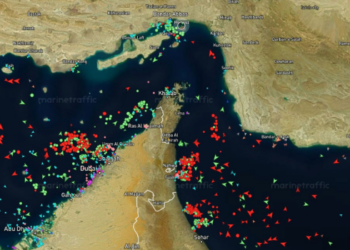 Irán dispara contra 3 buques en el estrecho de Ormuz.