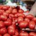 Precio del jitomate se dispara 126% y encarece la canasta básica.