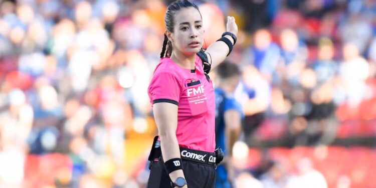 Katia Itzel García, primera mexicana en arbitrar un Mundial varonil