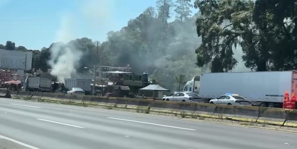 Por disputa de obras desatan balacera y quemas de vehículos en la México-Puebla