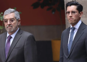 Roberto Velasco asumirá la Cancillería tras la salida de Juan Ramón de la Fuente.