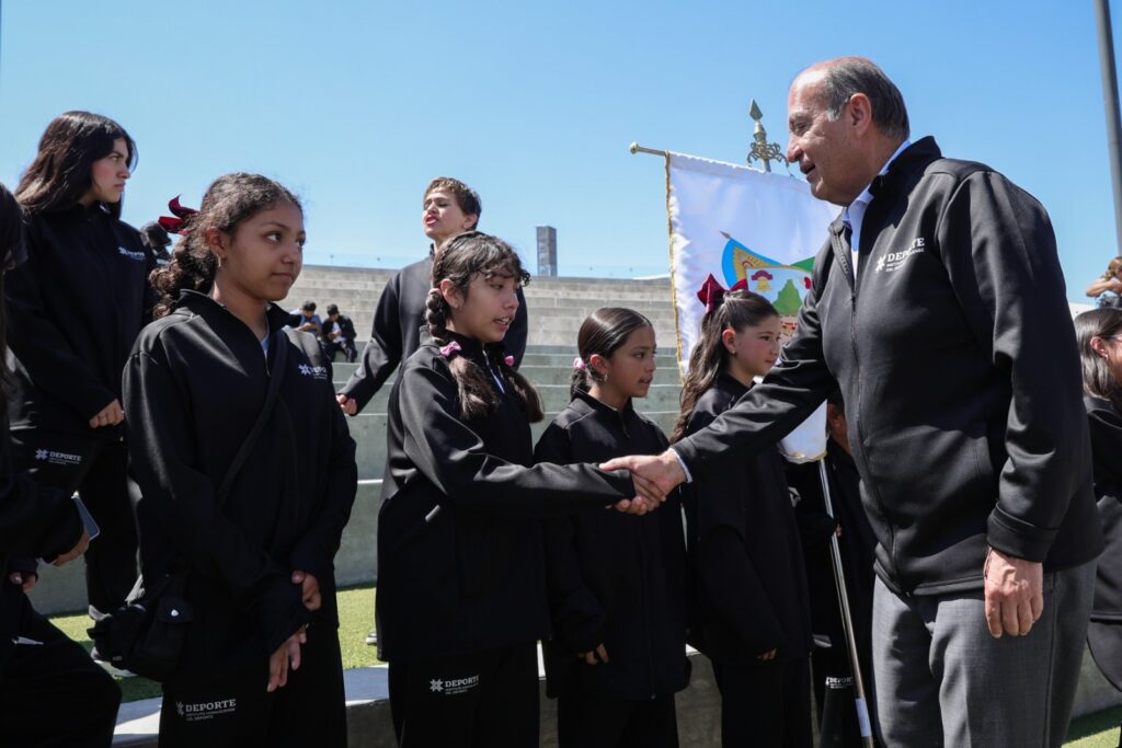 Natividad Castrejón abandera delegación hidalguense rumbo a la Olimpiada Nacional CONADE