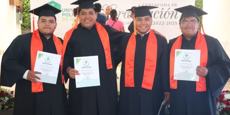 Egresan 158 estudiantes de la Universidad Politécnica de Huejutla