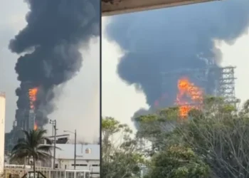 Incendio afecta refinería Olmeca, en Dos Bocas, Tabasco