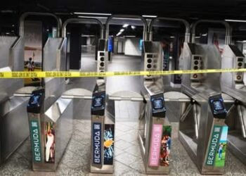 Hombre apuñala a tres personas y es baleado por la policía en Nueva York