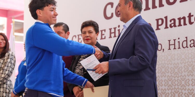 Natividad Castrejón entrega nuevas instalaciones del CECyTEH en Francisco I. Madero