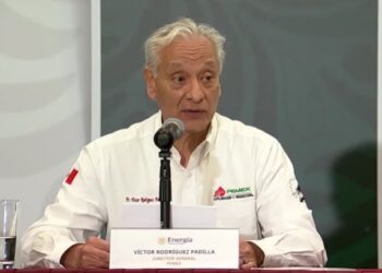 Pemex separa a tres funcionarios por derrame de hidrocarburo en el Golfo de México