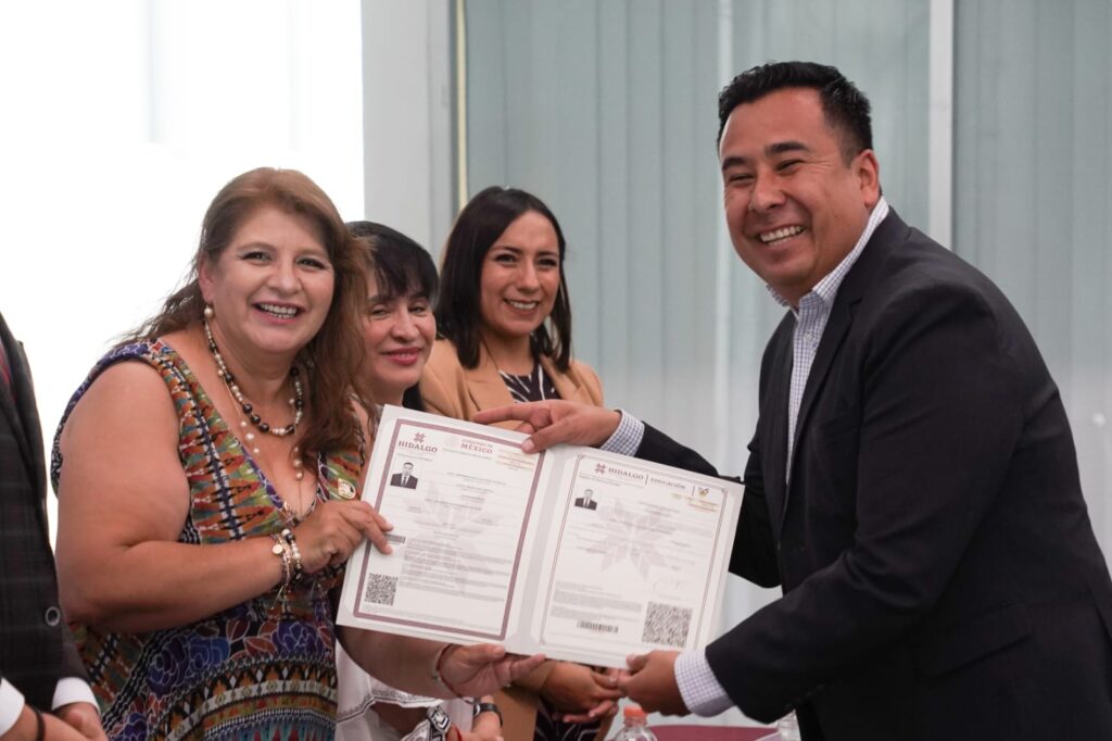 UNIDEH entrega 47 títulos y es reconocida como Universidad Promotora de la Salud