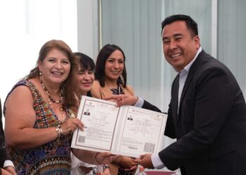 UNIDEH entrega 47 títulos y es reconocida como Universidad Promotora de la Salud