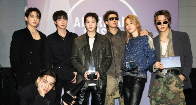 BTS arrasa en los AMAs 2026 y celebra su regreso triunfal.