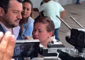 ¡Fuera Morena! Abuchean a Andy López durante su llegada a Chihuahua (VIDEO).