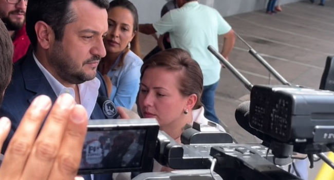 ¡Fuera Morena! Abuchean a Andy López durante su llegada a Chihuahua (VIDEO).