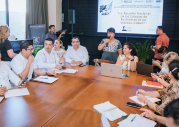 Participa Cobaeh en reunión nacional sobre educación media superior.