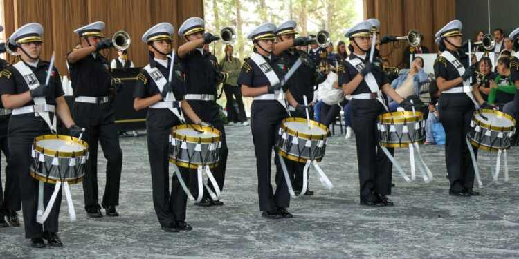 Realiza IHE concurso estatal de bandas de guerra