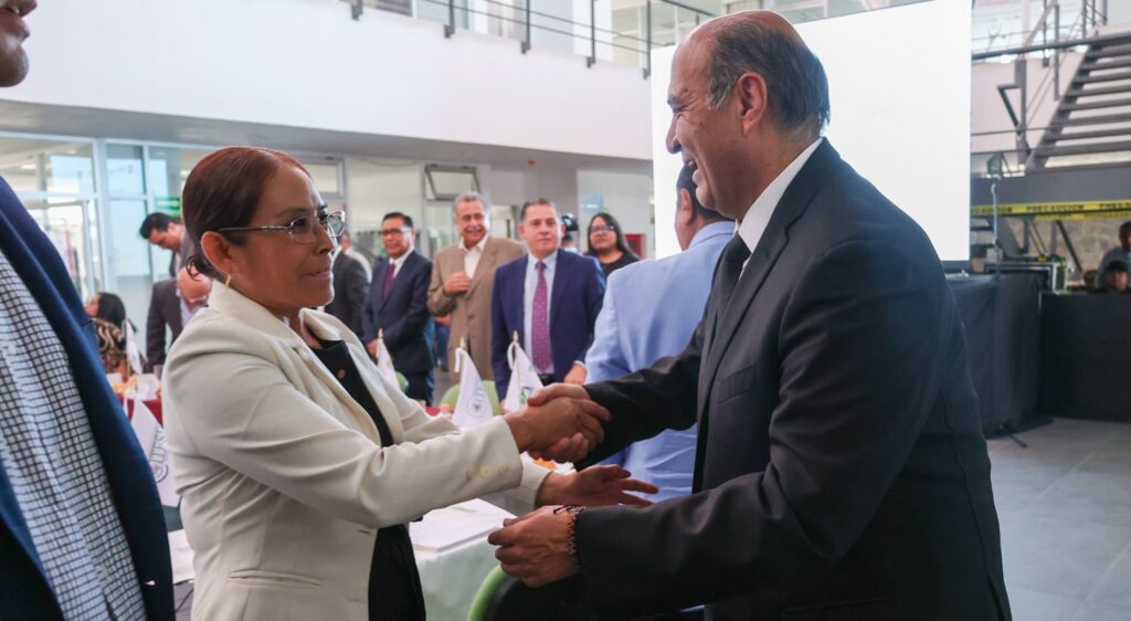 Natividad Castrejón consolida agenda de educación superior