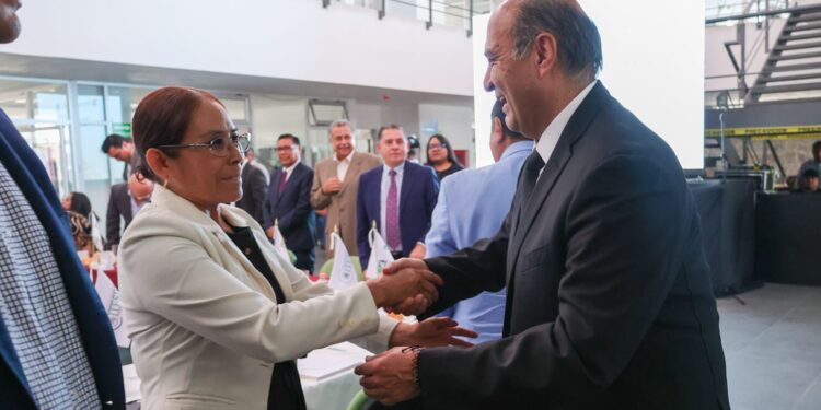 Natividad Castrejón consolida agenda de educación superior