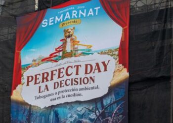 Con manta en Bellas Artes, Greenpeace exige a Semarnat frenar autorización de “Perfect Day” en Mahahual