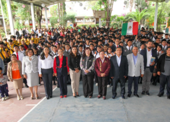 IHE entrega obras de rehabilitación en secundaria de Chilcuautla.