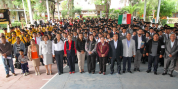 IHE entrega obras de rehabilitación en secundaria de Chilcuautla.