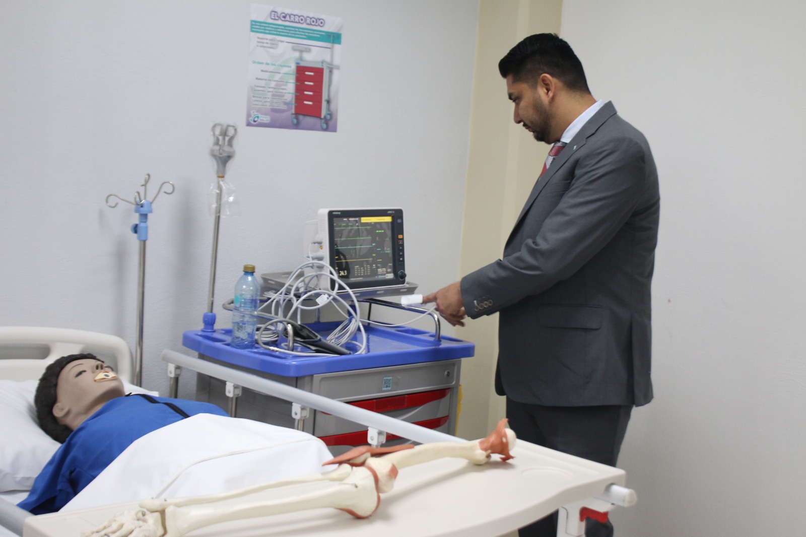 Inauguran laboratorios para fortalecer formación médica