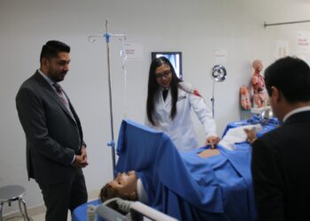 Inauguran laboratorios para fortalecer formación médica