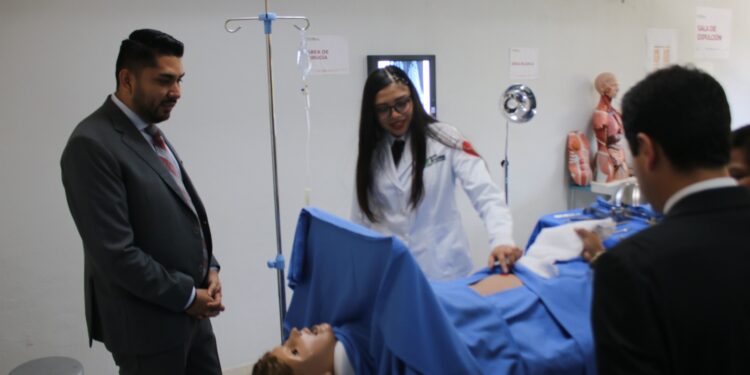 Inauguran laboratorios para fortalecer formación médica
