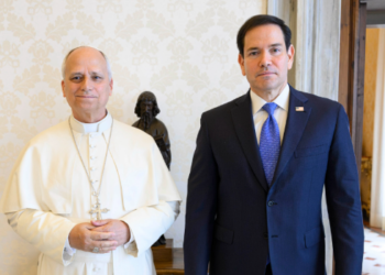 Papa León XIV se reúne con Marco Rubio en medio de tensiones entre el Vaticano y EU.