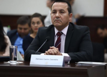 Pide licencia el vicefiscal Dámaso Castro tras ser vinculado por EU.