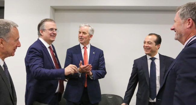 México y EU abren negociación del T-MEC entre amenazas y tensión política.