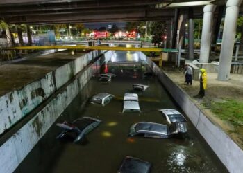 Tormenta colapsa vialidades y transporte en CDMX