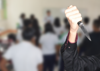 Alumno de secundaria apuñaló a su maestro tras no aceptar su trabajo.