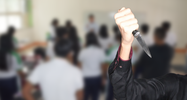 Alumno de secundaria apuñaló a su maestro tras no aceptar su trabajo.