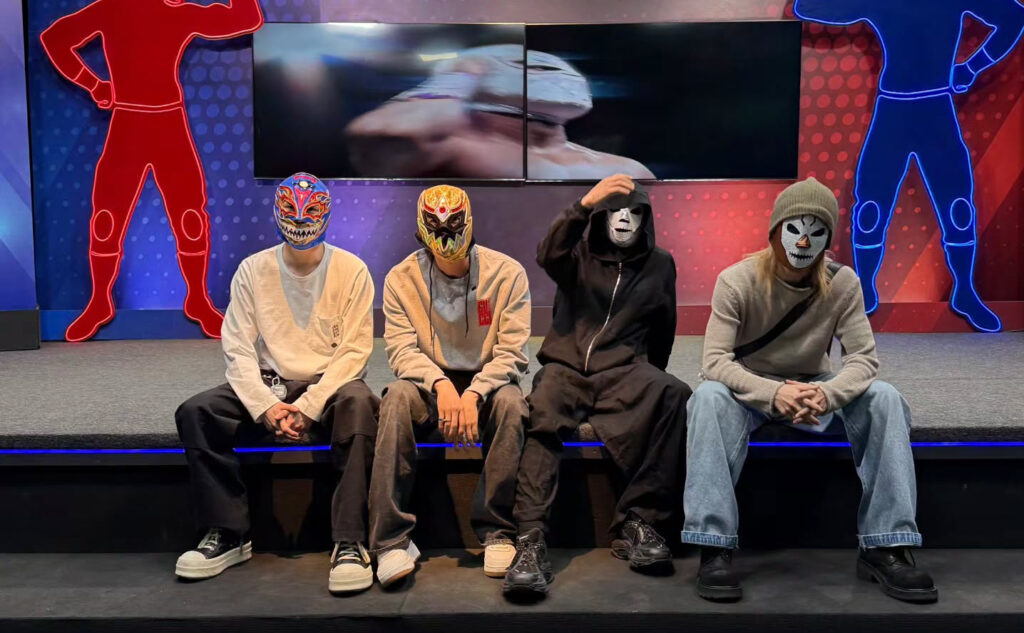 Integrantes de BTS disfrutan de la lucha libre en Arena México