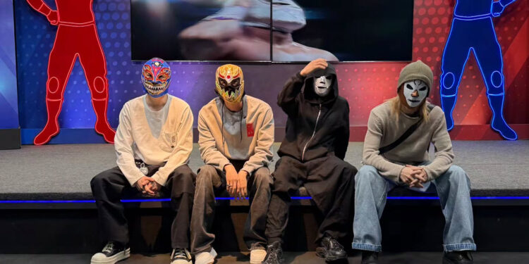 Integrantes de BTS disfrutan de la lucha libre en Arena México