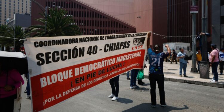 CNTE paraliza Reforma y escala presión contra el Gobierno federal