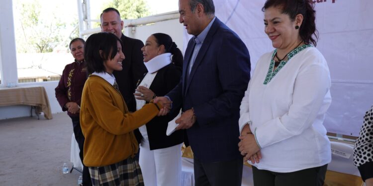 Entrega SEPH obras y equipamiento en 27 escuelas de Tulancingo