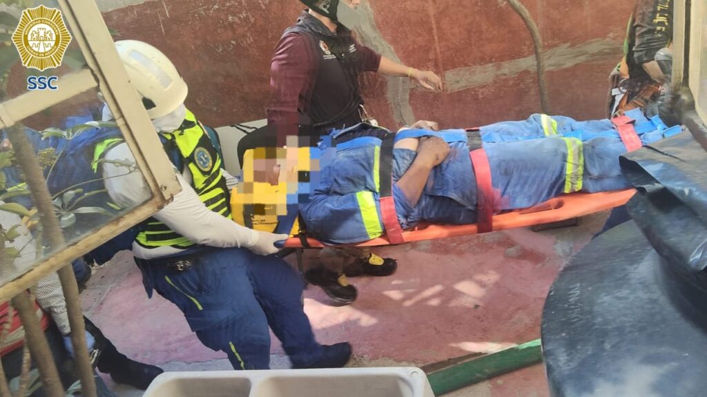 Colapsa grúa telescópica en alcaldía Cuauhtémoc; reportan cuatro trabajadores lesionados