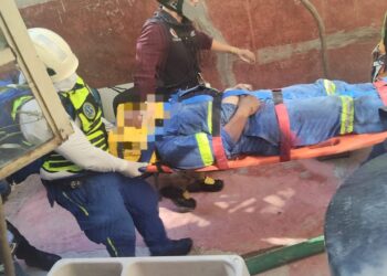 Colapsa grúa telescópica en alcaldía Cuauhtémoc; reportan cuatro trabajadores lesionados