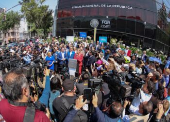 Maru Campos comparece ante la FGR y denuncia persecución: “Lucharemos hasta donde tope”