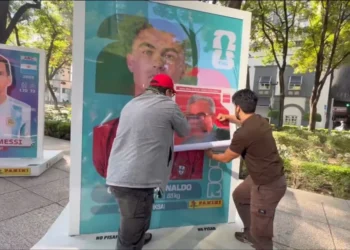 Colocan imágenes de Rocha Moya y morenistas en "Estampas Monumentales" de Reforma, CDMX