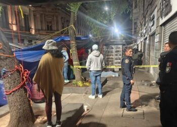 Muere maestro de la CNTE en pleno plantón del Centro Histórico