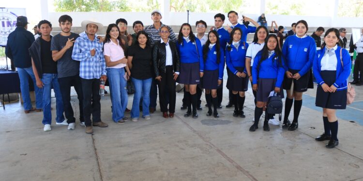 Presentan oferta educativa de ITESHU a más de 500 estudiantes