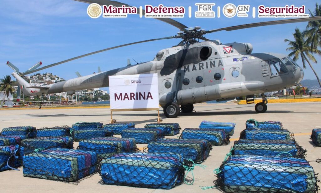 Semar intercepta embarcación con 26 bultos de cocaína en costas de Guerrero