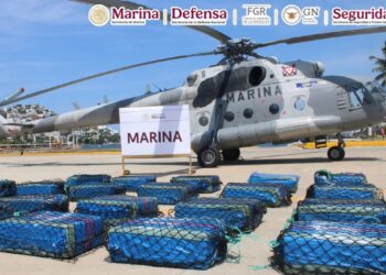Semar intercepta embarcación con 26 bultos de cocaína en costas de Guerrero