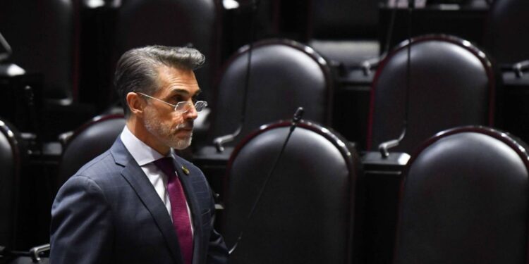 Sergio Mayer abandona Morena entre escándalos y fracturas internas
