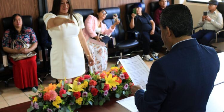 ITESHU entrega 268 títulos profesionales