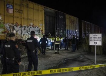 Hallan seis cuerpos dentro un vagón de tren en Texas, una era mexicana