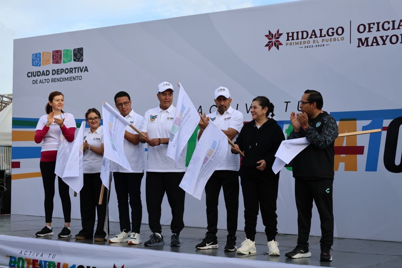 Dan el banderazo de salida a la carrera "Activa tu Potencial 10K"