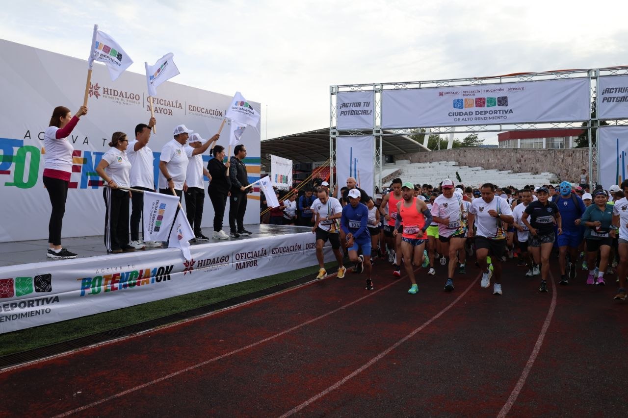 Dan el banderazo de salida a la carrera "Activa tu Potencial 10K"