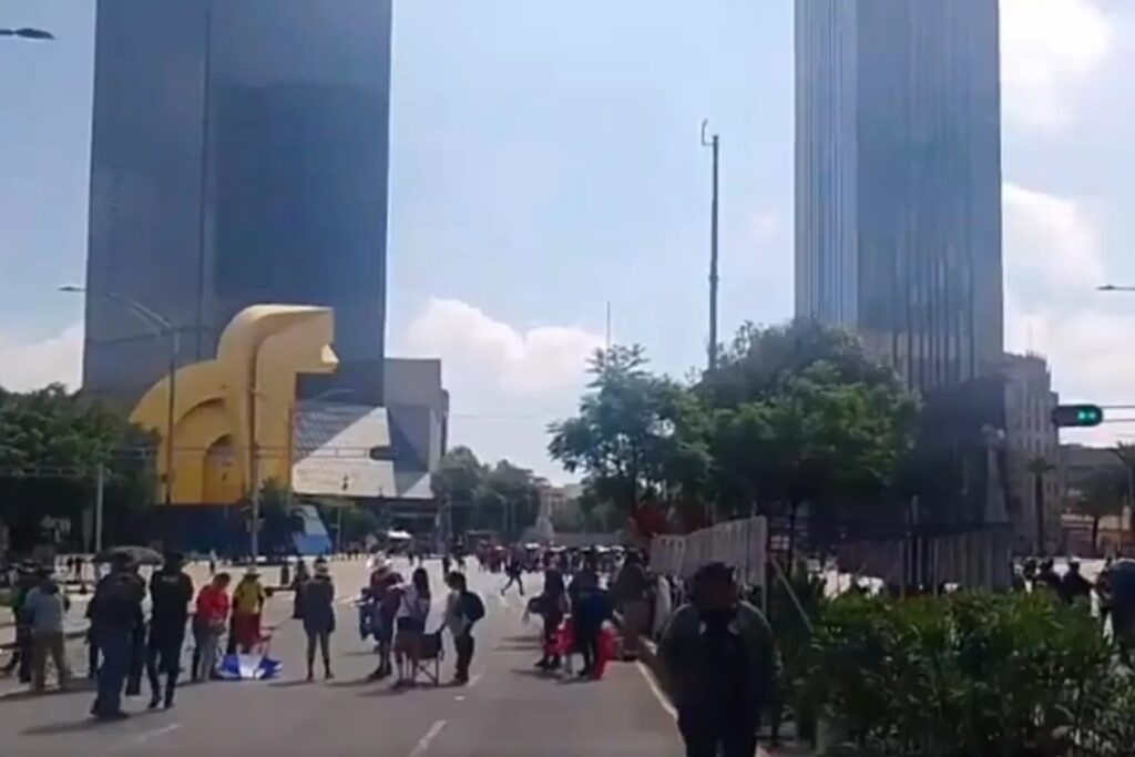 CNTE vuelve a paralizar Reforma y mantiene presión al Gobierno federal